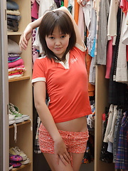 Hot Asian beaut bangs her pussy with a dildo
