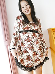 Wonderful japanese brunette Maki Fujishiro semonstrates he shaved hole