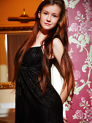 Fresh teen girl solo pics