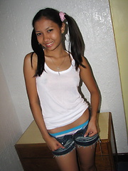 Delicious young Sarah poses nude to gratify our greedy eyes