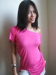 Hot Maan is very proud of her body, specially her superb natural boobies