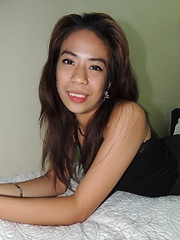 Horny Asian beach girl has wild short time sex with tourist