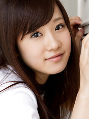 Kana Yuuki Asian exposes nasty behind in short pants outdoor