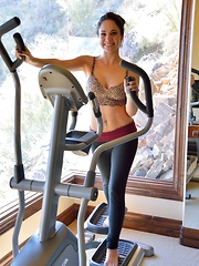 Nicki Hot Gym Girl