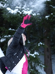 A crazy horny teenager rubs her snatch outside publicly