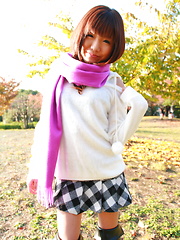 Hot babe Mahiru Tsubaki showing off with joy